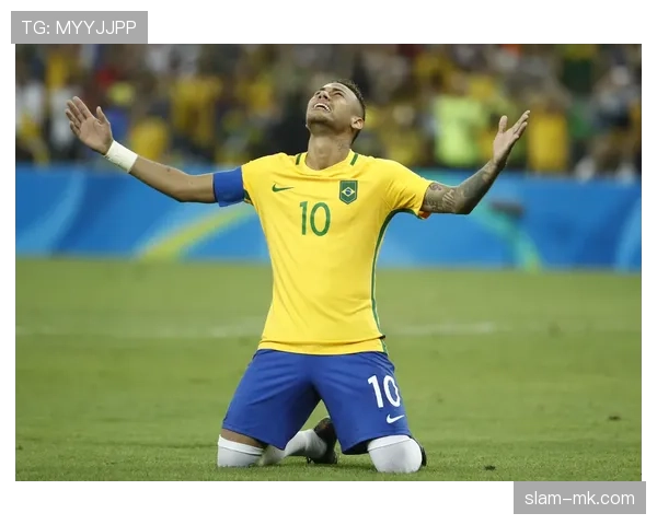 克鲁伊夫技术风格引领现代足球战术革新，团队协作成制胜关键