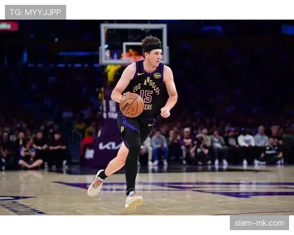 奥斯汀·里夫斯三分投射拉开空间提升湖人进攻效率